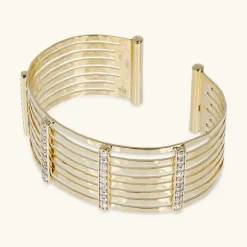 Bracciale a Fascia Rigido Martellato con Cubic Zirconia