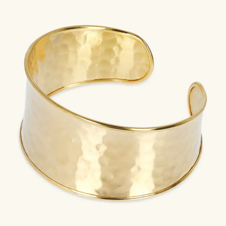 Bracciale Rigido a Fascia con Bordi in Rilievo Martellato