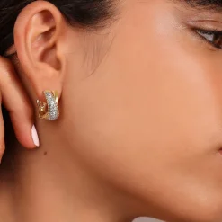 Orecchini a Cerchio con Incrocio in Pavé di Cubic Zirconia