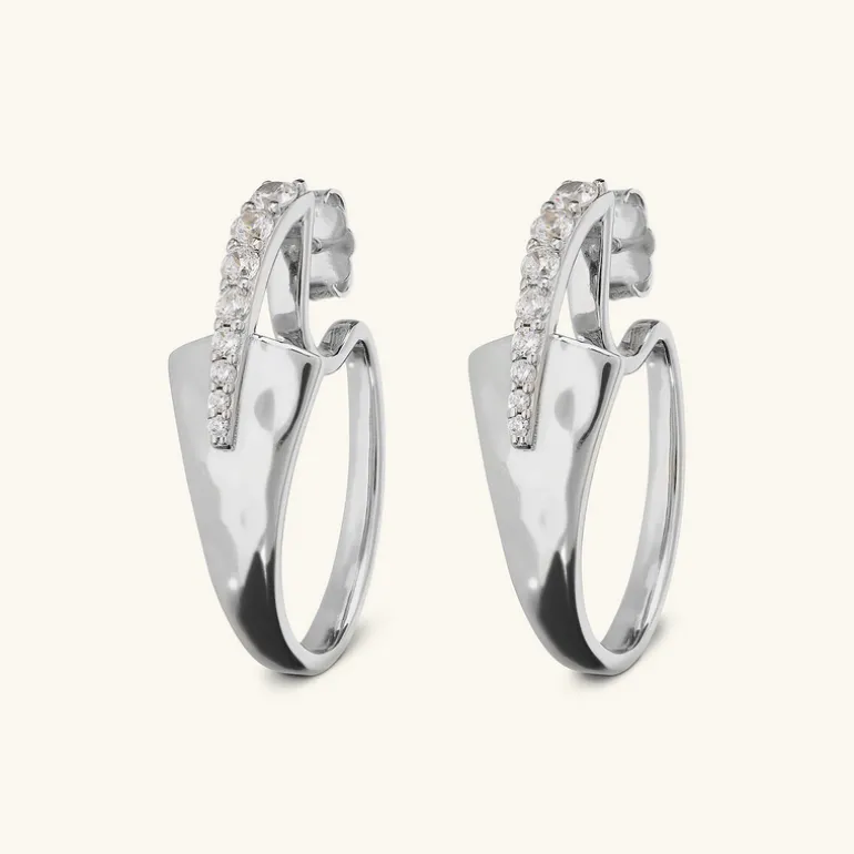 Orecchini Ovali Martellati con Pavé di Cubic Zirconia