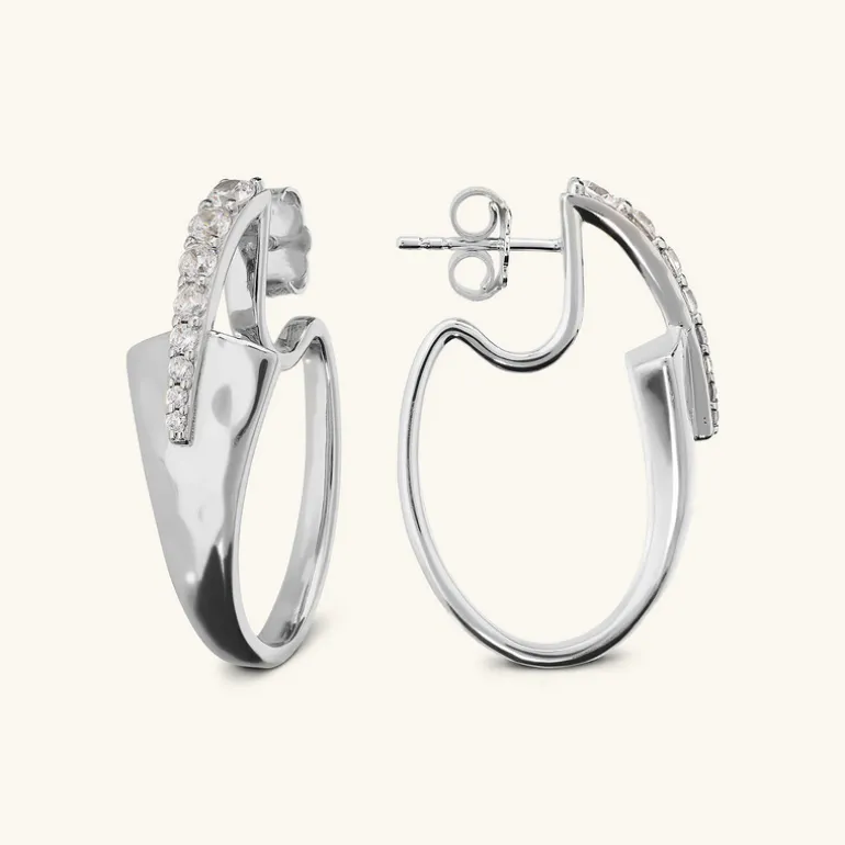 Orecchini Ovali Martellati con Pavé di Cubic Zirconia
